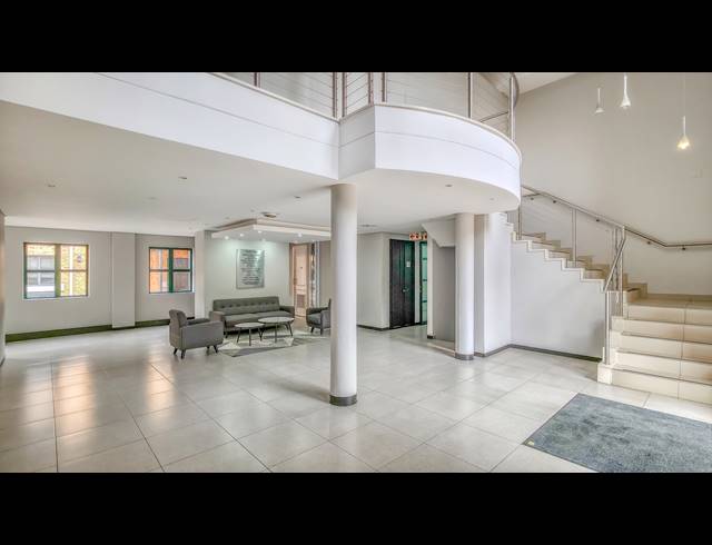 86M² BUSINESS CENTRE TO LET IN SUNNINGHILL